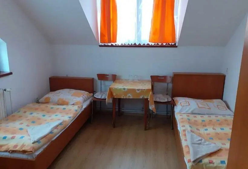 اتاق استاندارد با سرویس بهداشتی مشترک, Ubytovňa A Penzión Tavros