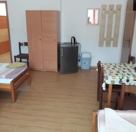 اتاق استاندارد چهار تخته, Ubytovňa A Penzión Tavros