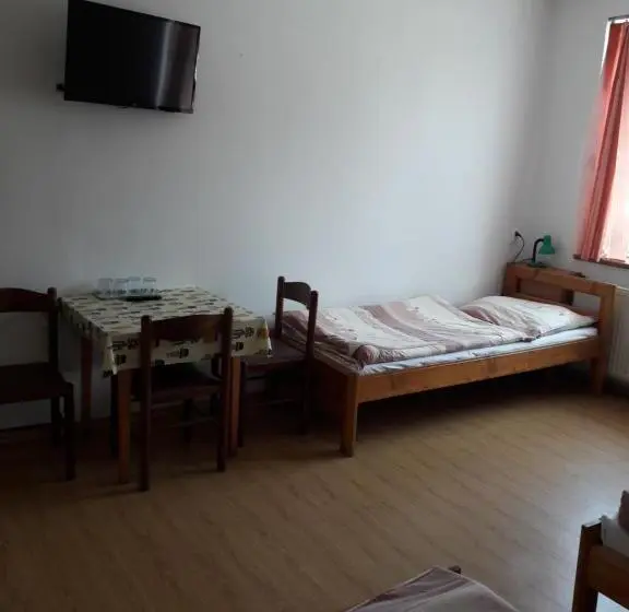 اتاق استاندارد چهار تخته, Ubytovňa A Penzión Tavros