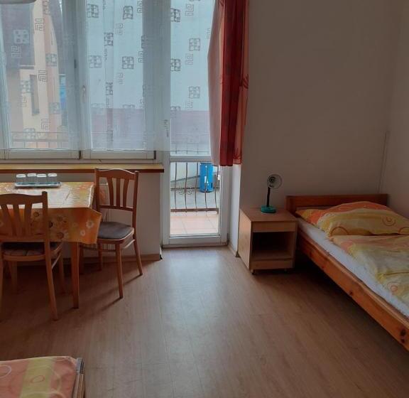 اتاق استاندارد چهار تخته, Ubytovňa A Penzión Tavros