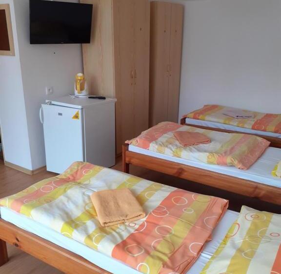 اتاق استاندارد چهار تخته, Ubytovňa A Penzión Tavros