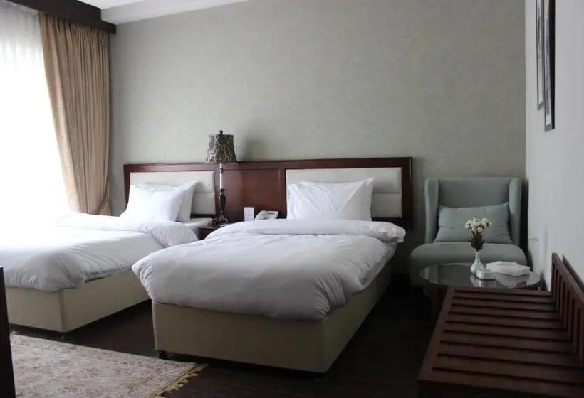 اتاق لوکس, S Chalet Islamabad