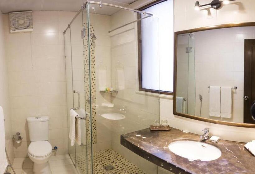 اتاق کلاب یک تخته, S Chalet Islamabad