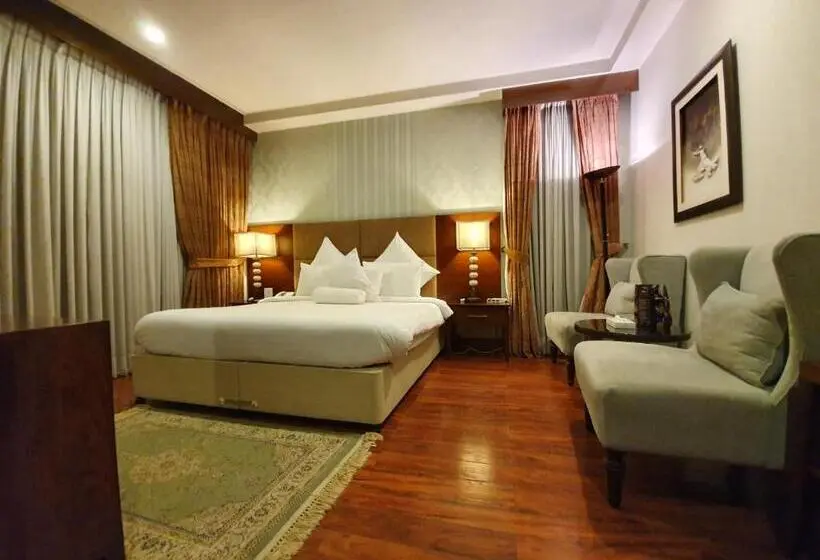 اتاق کلاب یک تخته, S Chalet Islamabad