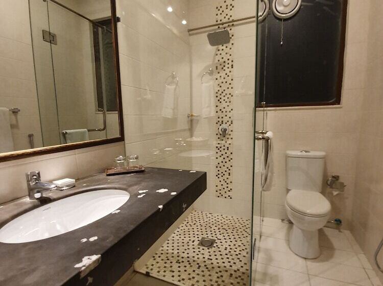 اتاق کلاب یک تخته, S Chalet Islamabad