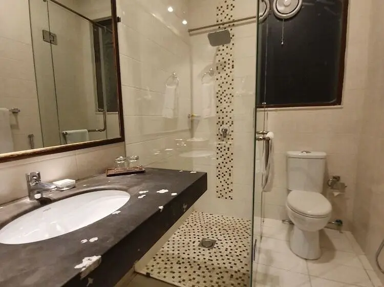 اتاق کلاب یک تخته, S Chalet Islamabad