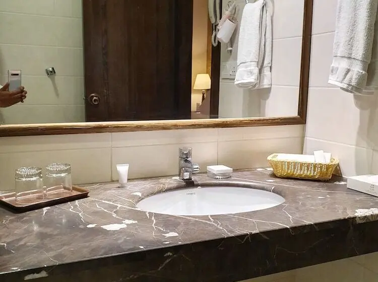 اتاق کلاب یک تخته, S Chalet Islamabad