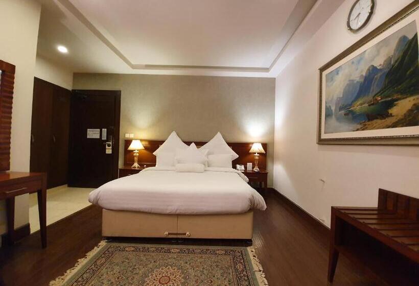 اتاق کلاب یک تخته, S Chalet Islamabad