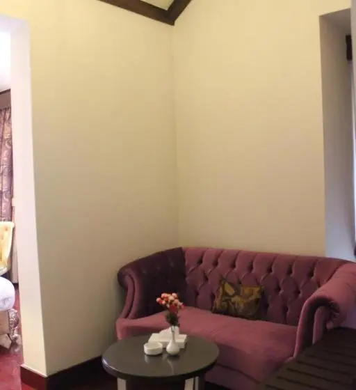 سوییت جونیور اجرایی, S Chalet Islamabad