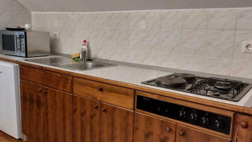 استودیوی استاندارد, Bed And Breakfast Mili Vrh