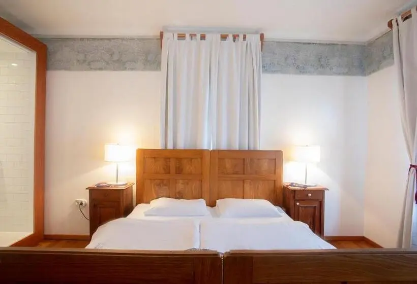 اتاق استاندارد سه نفره, Pr Gavedarjo Eco Heritage B&b