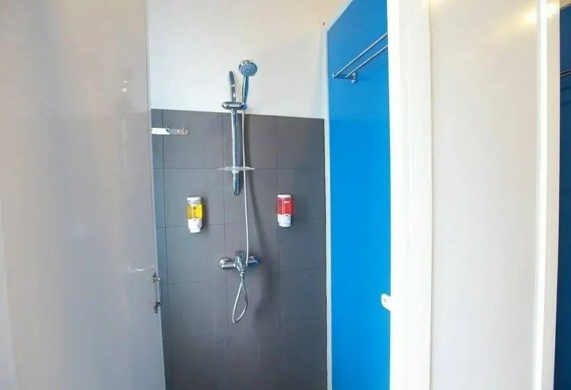 تختخواب در اتاق مشترک, Four Rivers B&b Mandalay   Hostel