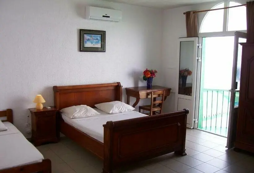 اتاق استاندارد چهار تخته, Hôtel Le Nathania