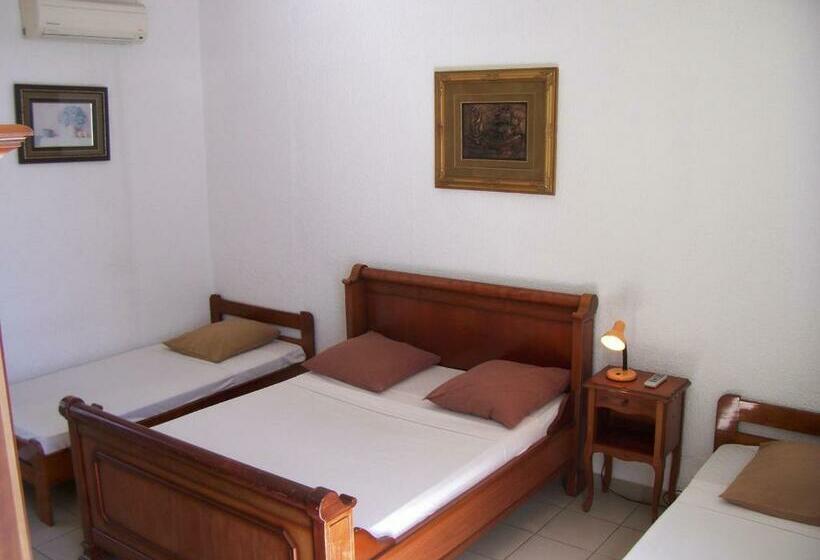 اتاق استاندارد چهار تخته, Hôtel Le Nathania