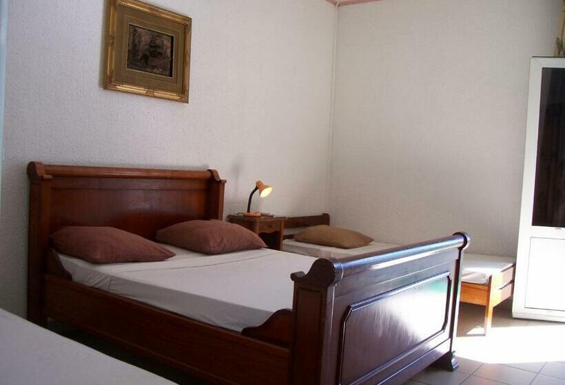 اتاق استاندارد چهار تخته, Hôtel Le Nathania