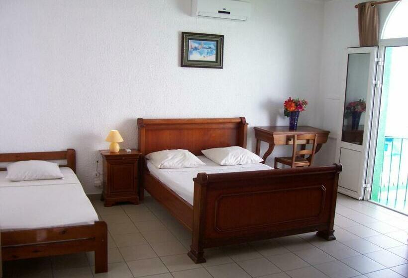 اتاق استاندارد سه نفره, Hôtel Le Nathania