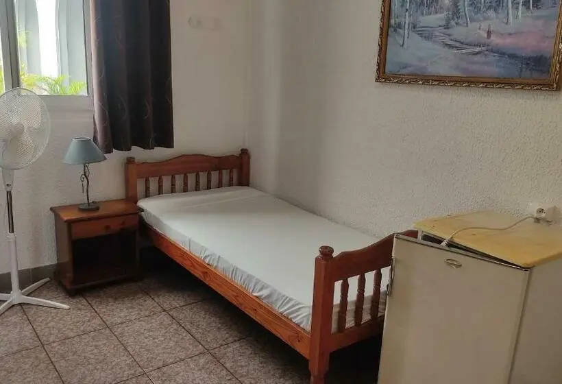 اتاق استاندارد یک تخته با سرویس بهداشتی مشترک, Hôtel Le Nathania