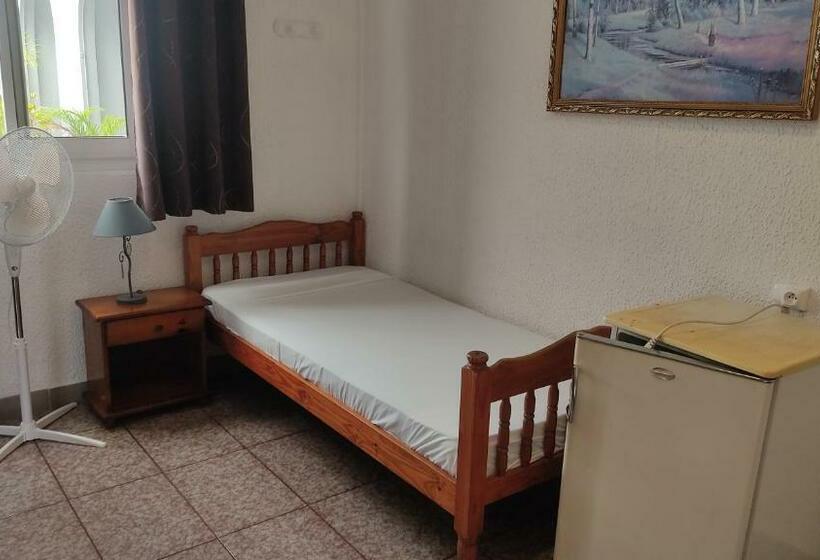 اتاق استاندارد یک تخته با سرویس بهداشتی مشترک, Hôtel Le Nathania