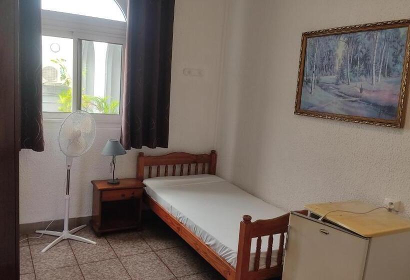 اتاق استاندارد یک تخته با سرویس بهداشتی مشترک, Hôtel Le Nathania