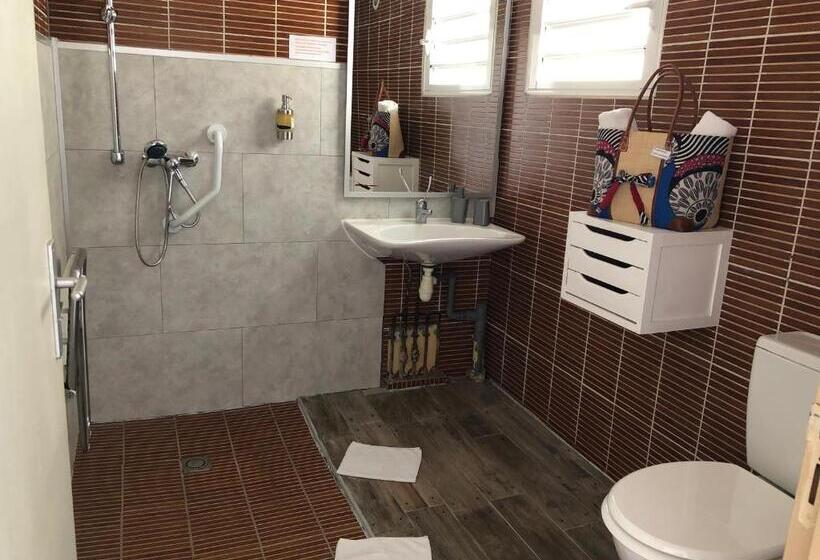 اتاق استاندارد با چشم‌انداز دریا, Hôtel Le Soleil Couchant