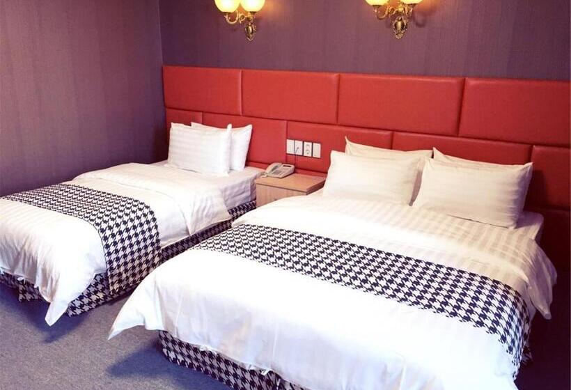 اتاق لوکس سه تخته, J