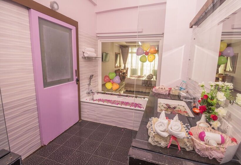 بانگلوی استاندارد 2 خوابه, Ocean Blue Ngwe Saung Beach