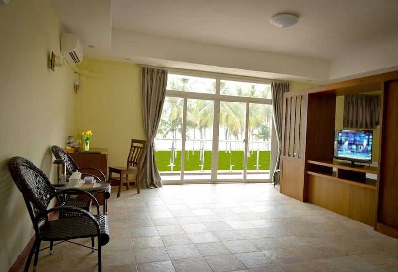 اتاق سه نفره دلوکس با چشم‌انداز دریا, Ocean Blue Ngwe Saung Beach