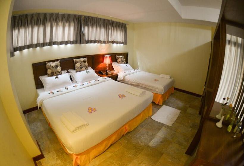 اتاق سه نفره دلوکس با چشم‌انداز دریا, Ocean Blue Ngwe Saung Beach