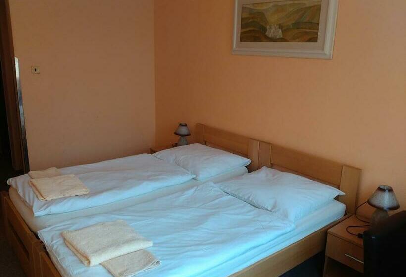 غرفة قياسية ثلاثية, Preveza