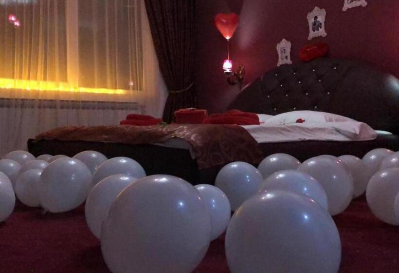 اتاق خانوادگی, Rey