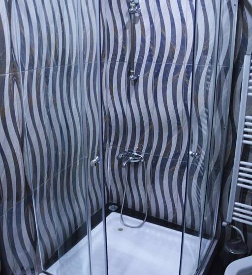 اتاق لوکس, Rey