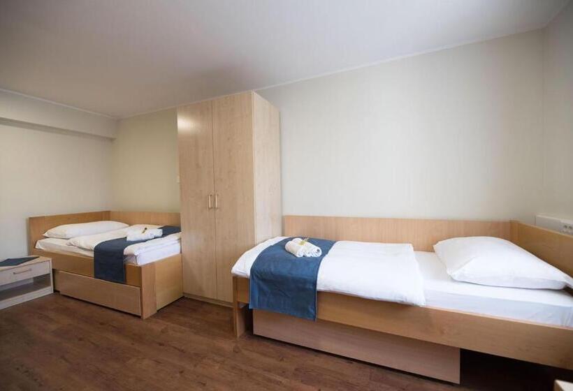 اتاق استاندارد سه نفره, S