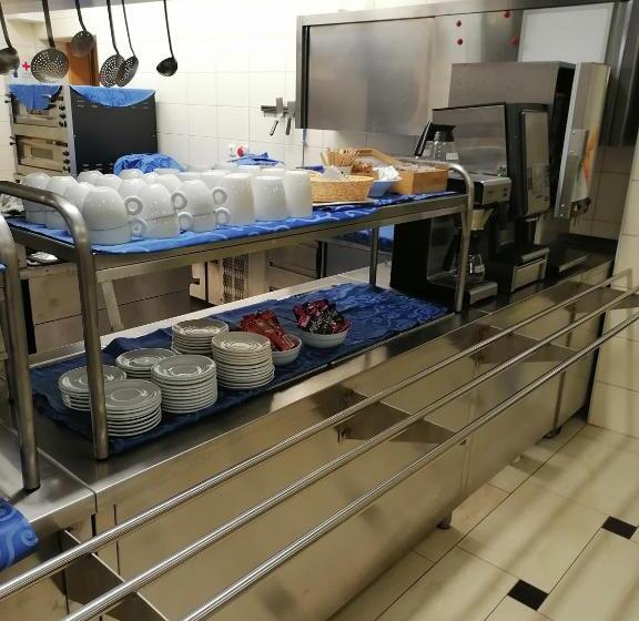 اتاق استاندارد سه نفره, S