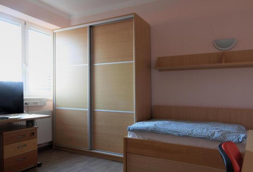 استودیوی استاندارد, S