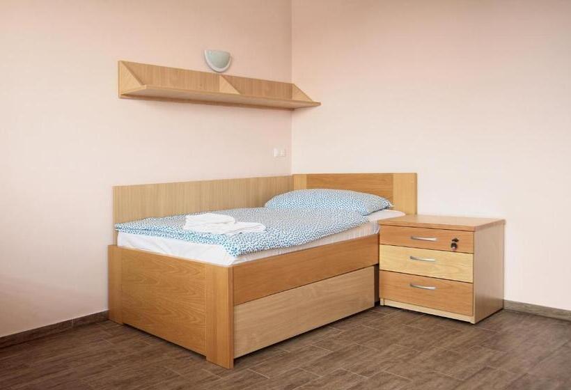 استودیوی استاندارد, S