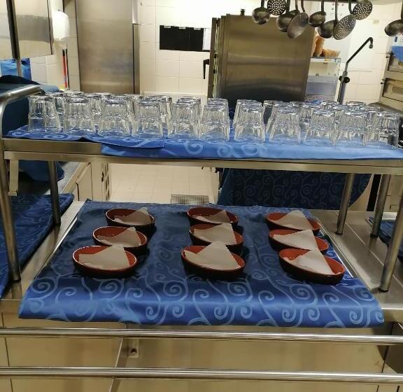 استودیوی استاندارد, S