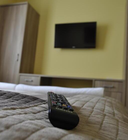 اتاق استاندارد سه نفره, Zarja