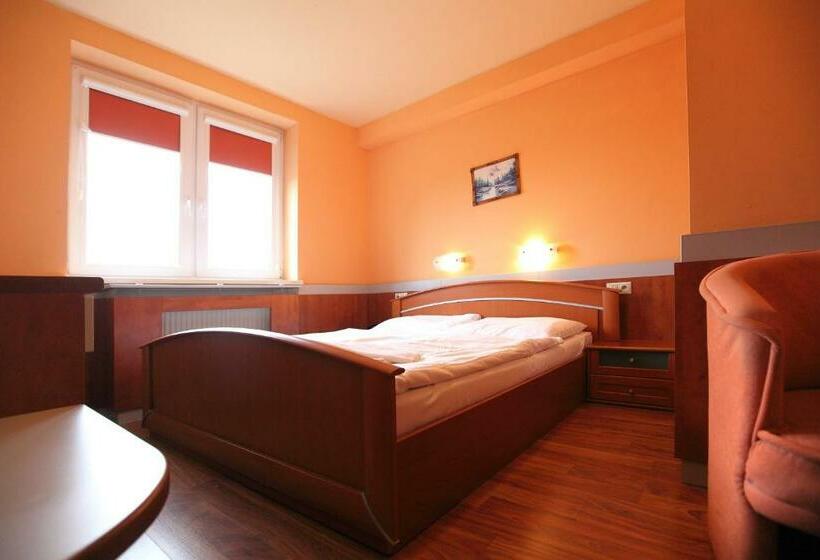 חדר אקונומי, Zelený Dvor