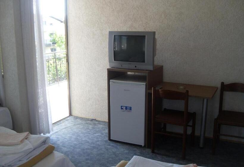 اتاق استاندارد سه نفره, Residence Krstanoski