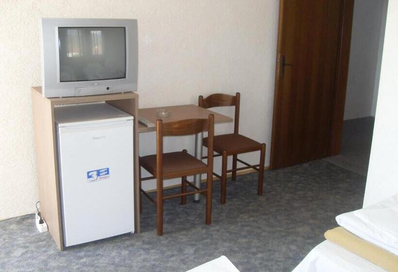 اتاق استاندارد سه نفره, Residence Krstanoski