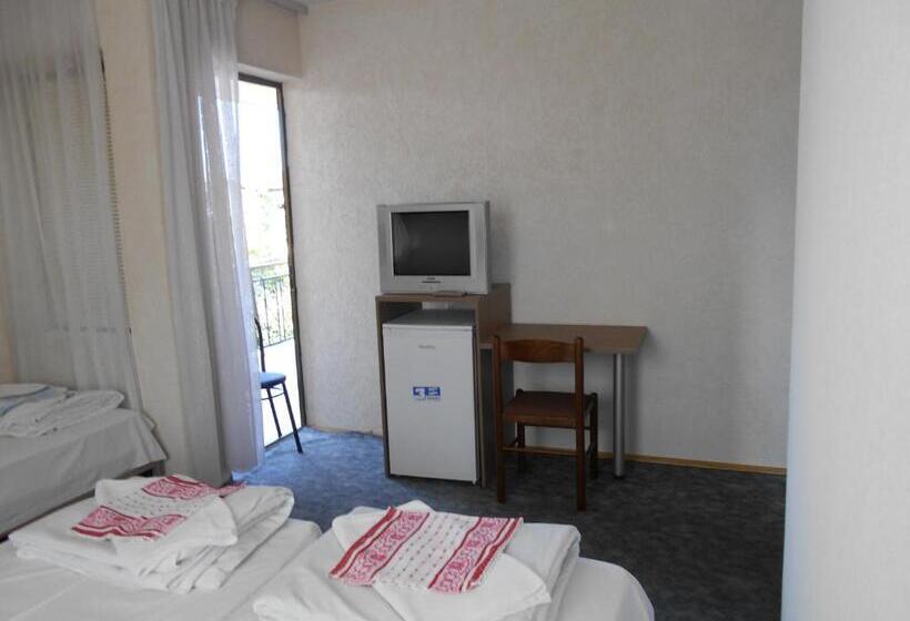 اتاق استاندارد سه نفره, Residence Krstanoski