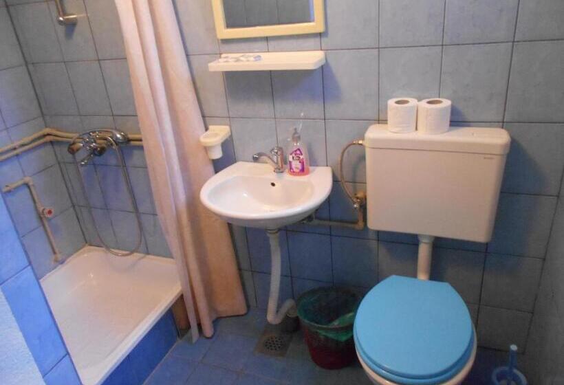 اتاق استاندارد چهار تخته, Residence Krstanoski