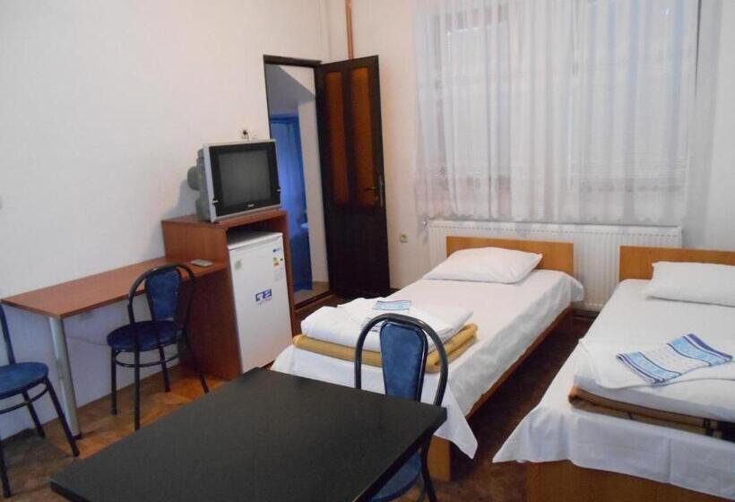 اتاق استاندارد چهار تخته, Residence Krstanoski