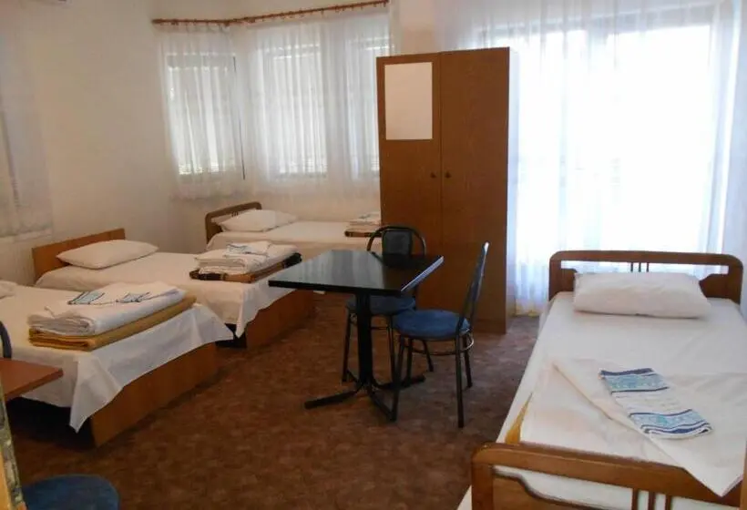 Chambre Quadruple Standard, Residence Krstanoski