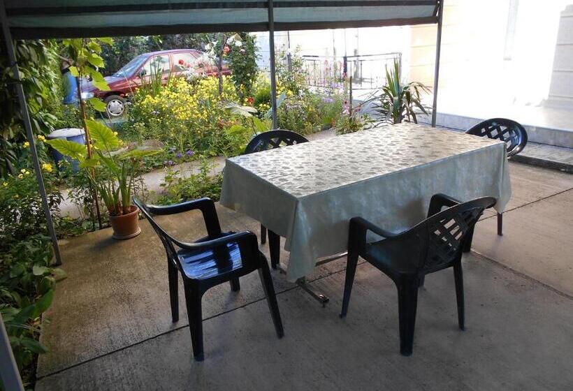 اتاق استاندارد چهار تخته, Residence Krstanoski