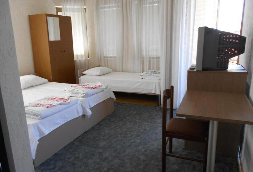 اتاق استاندارد سه نفره, Residence Krstanoski