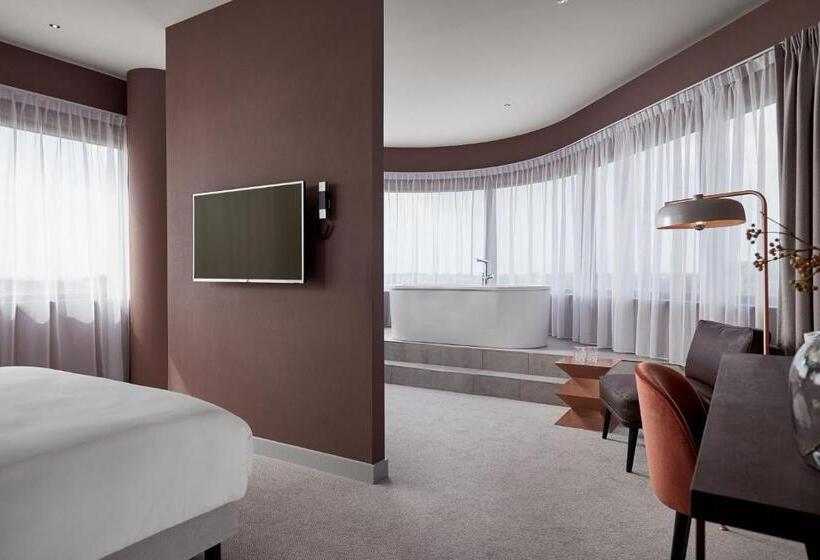 Superior Suite, Corendon Amsterdam Schiphol Airport, a Tribute Portfolio Hotel