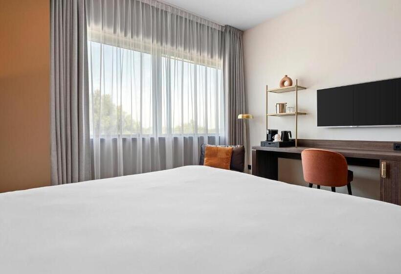 キングサイズベッドのスタンダードルーム, Corendon Amsterdam Schiphol Airport, a Tribute Portfolio Hotel