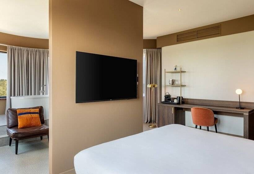 Superior Suite, Corendon Amsterdam Schiphol Airport, a Tribute Portfolio Hotel