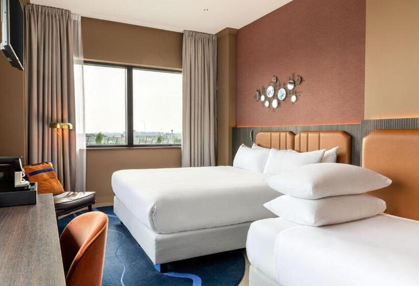 Pokój Standard Trzyosobowy, Corendon Amsterdam Schiphol Airport, a Tribute Portfolio Hotel